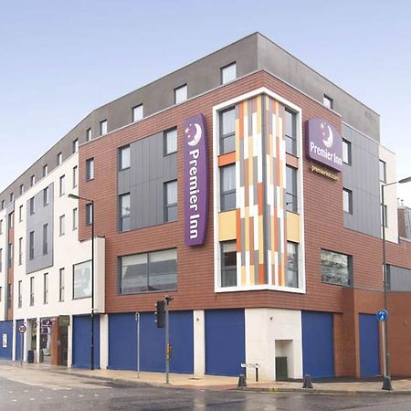 Premier Inn Camberley Exteriör bild