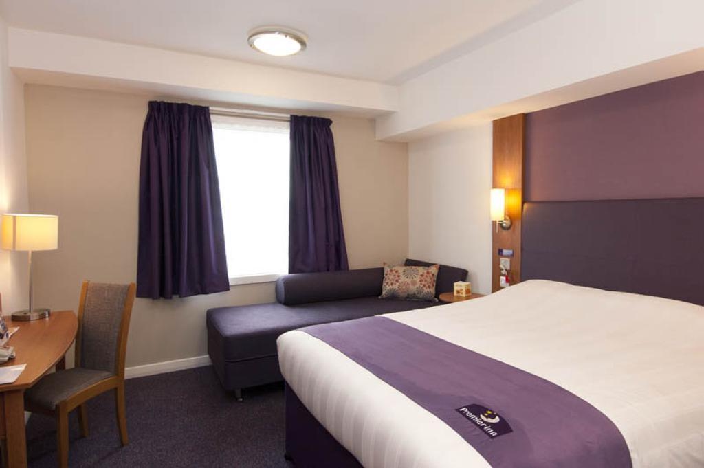 Premier Inn Camberley Rum bild