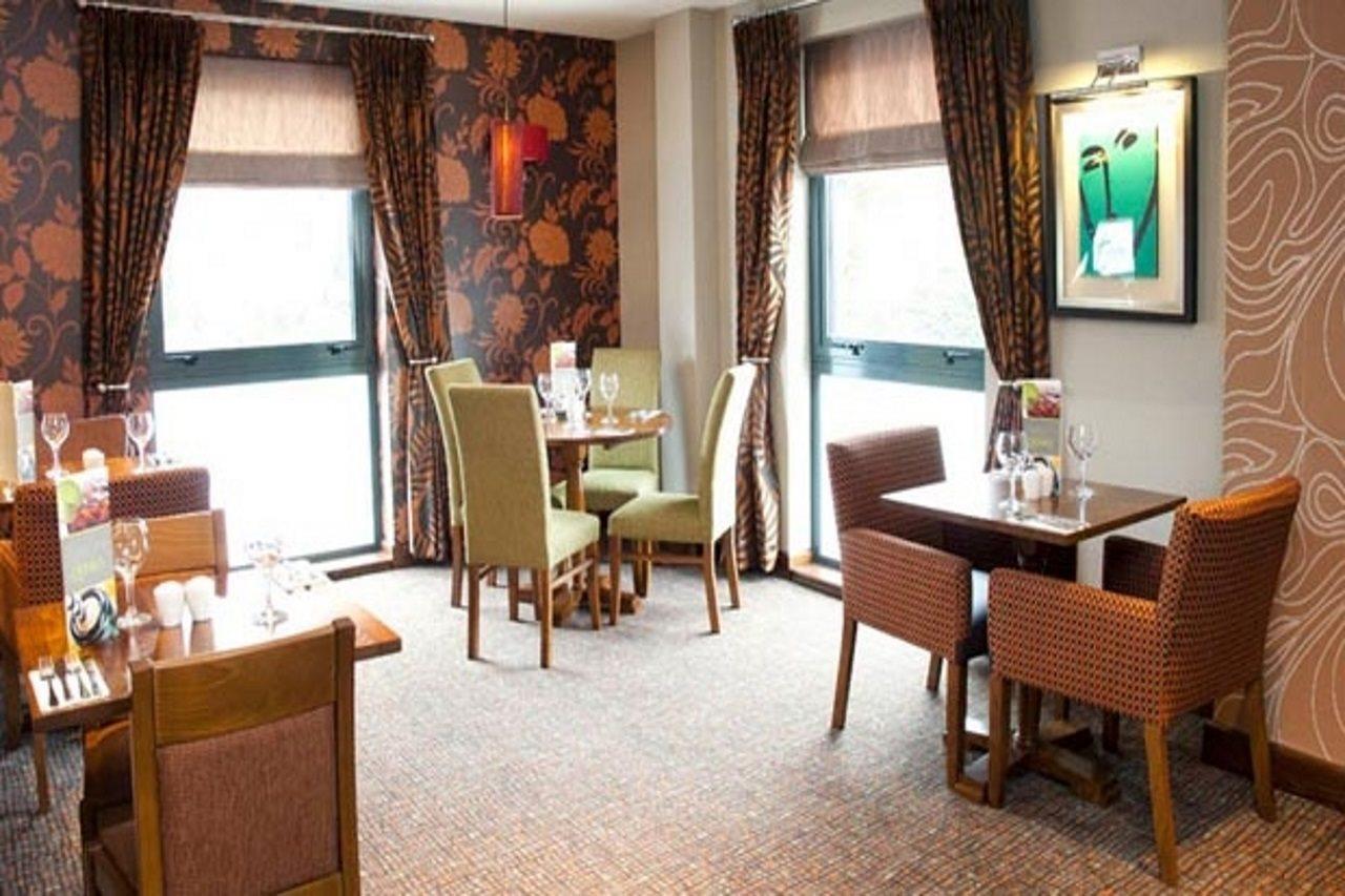 Premier Inn Camberley Exteriör bild