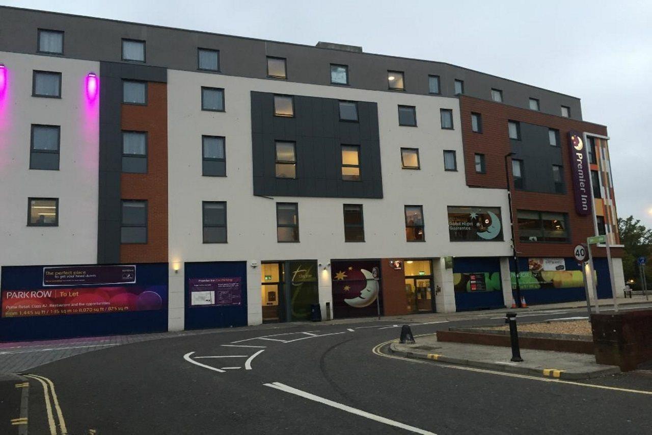 Premier Inn Camberley Exteriör bild