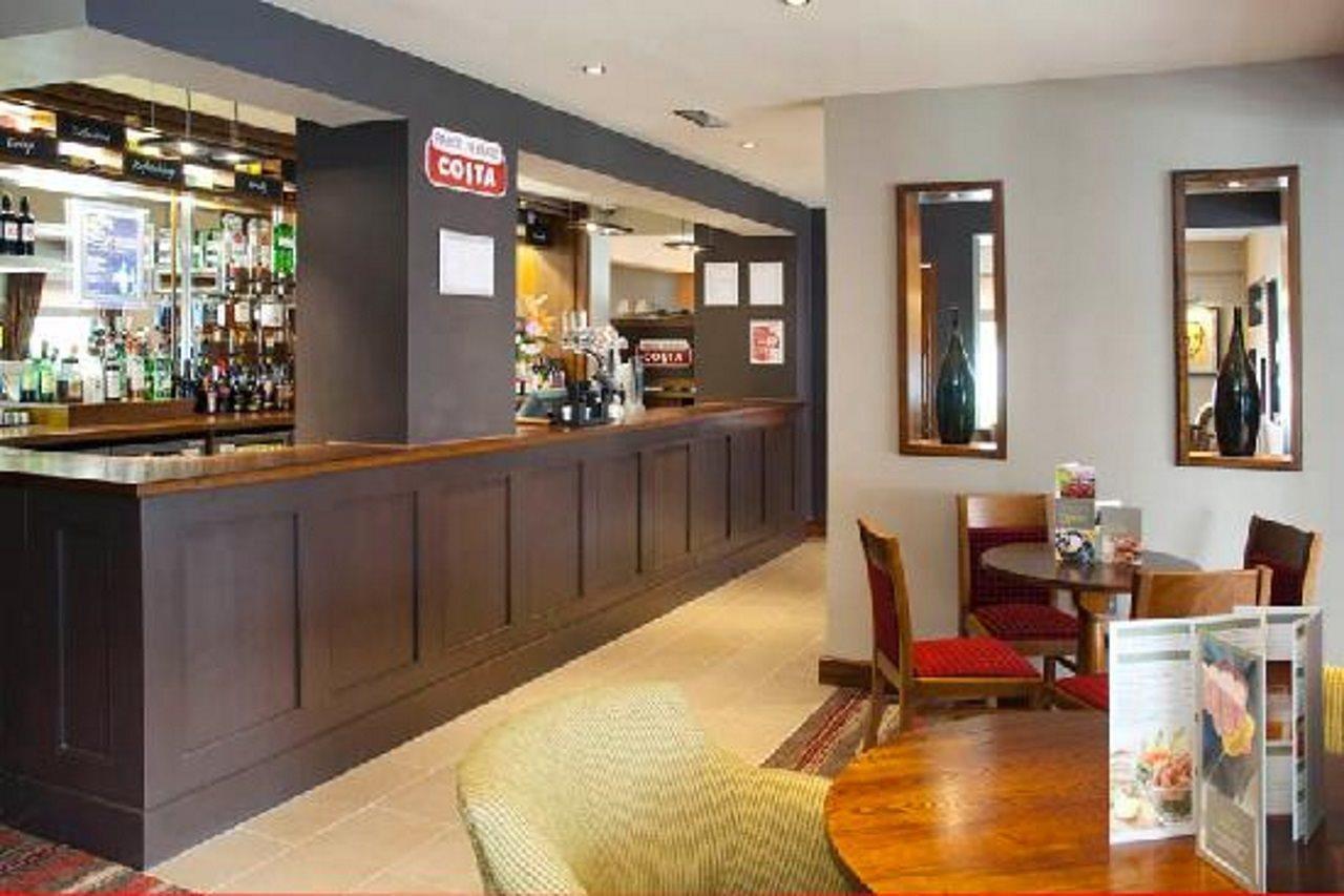 Premier Inn Camberley Exteriör bild
