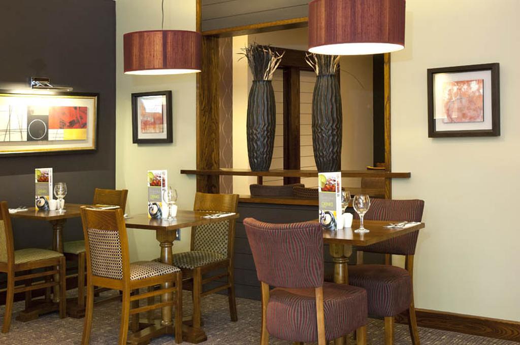 Premier Inn Camberley Exteriör bild