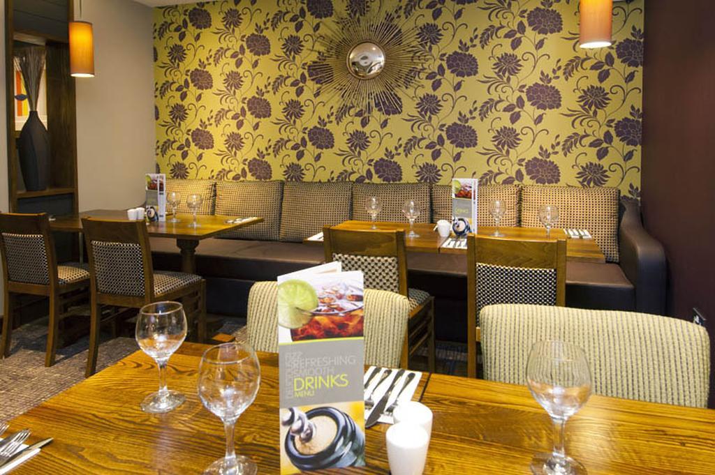 Premier Inn Camberley Exteriör bild