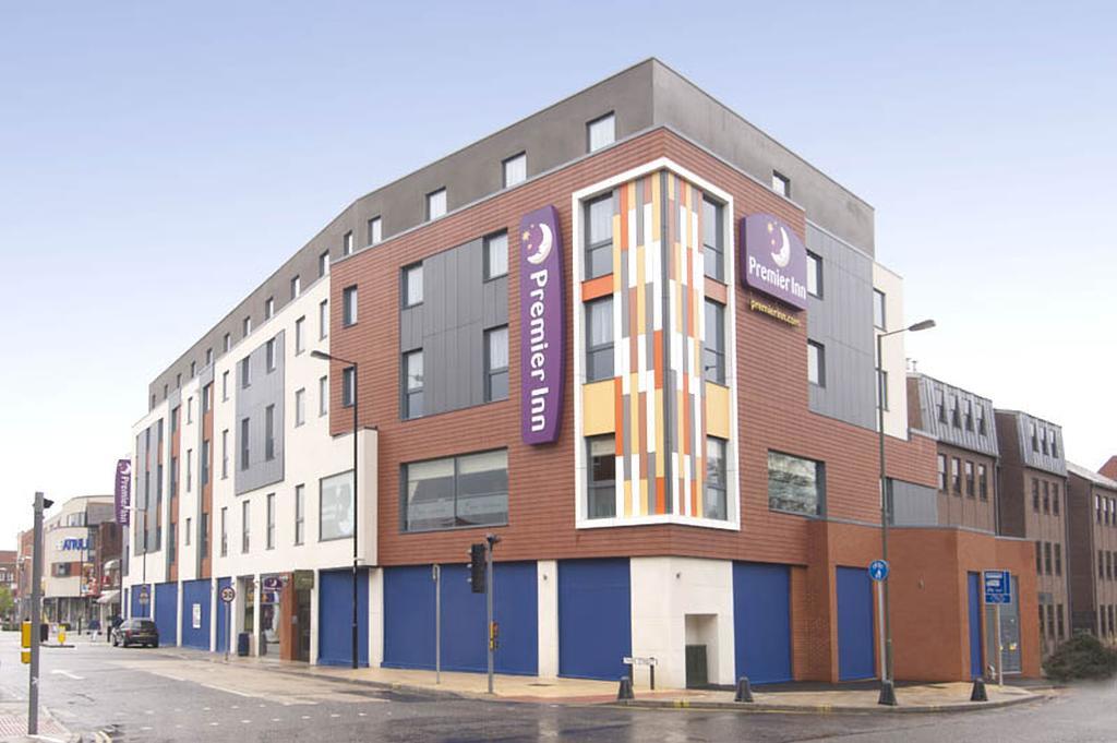 Premier Inn Camberley Exteriör bild