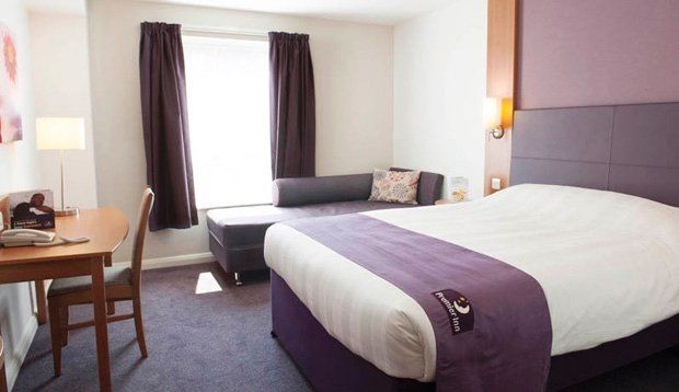 Premier Inn Camberley Exteriör bild